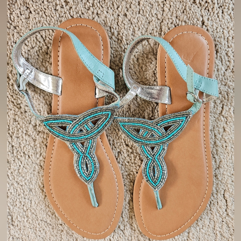 NWOT Dressy toe post flats size 9